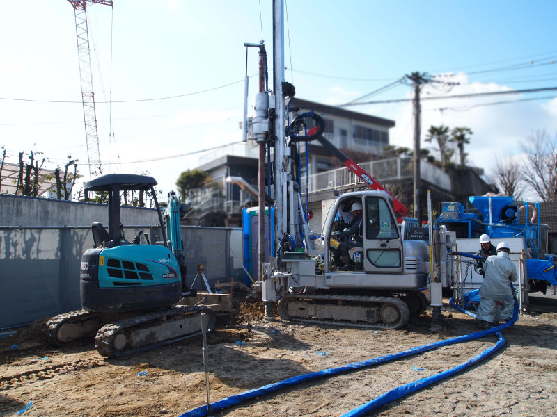 住宅　基礎　杭　重機