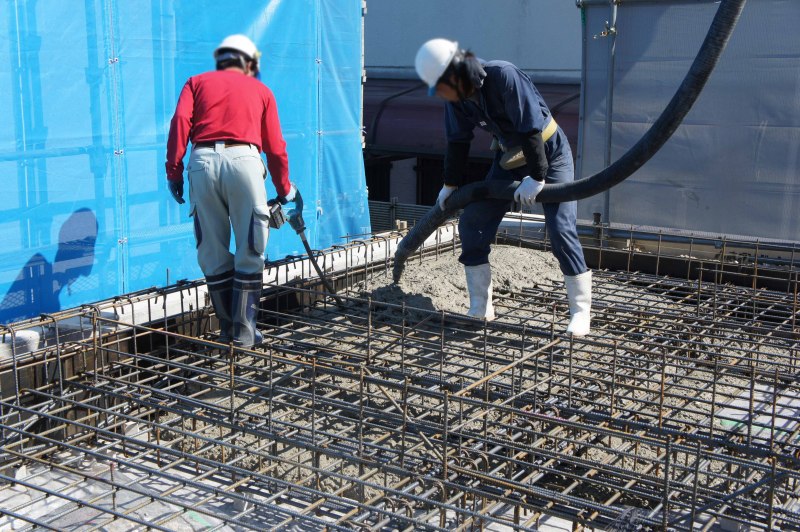 住宅　基礎　打設　ポンプ車