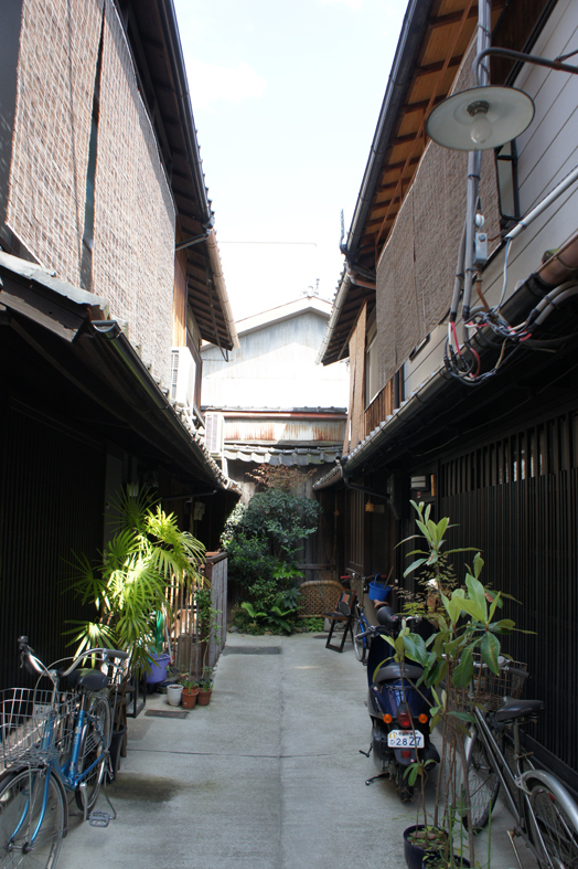 建築　京都　骨董店